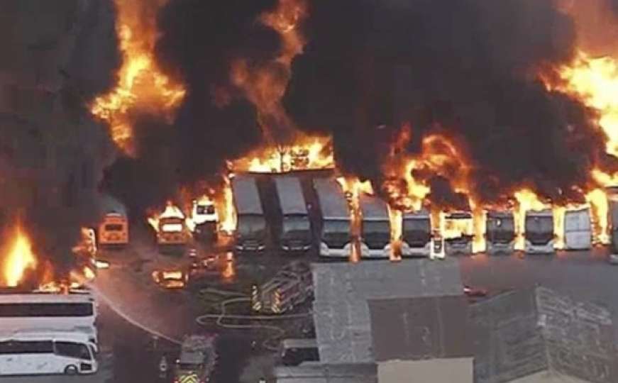 Veliki požar u Kaliforniji, uništeni brojni objekti i autobusi